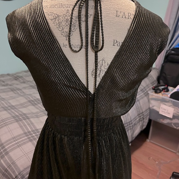 Romeo & Juliet Black and Gold Goddess Chiffon Dress. Size Medium. - Picture 5 of 6